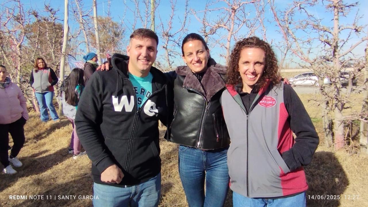 Yanina Martinez y sus hermanos